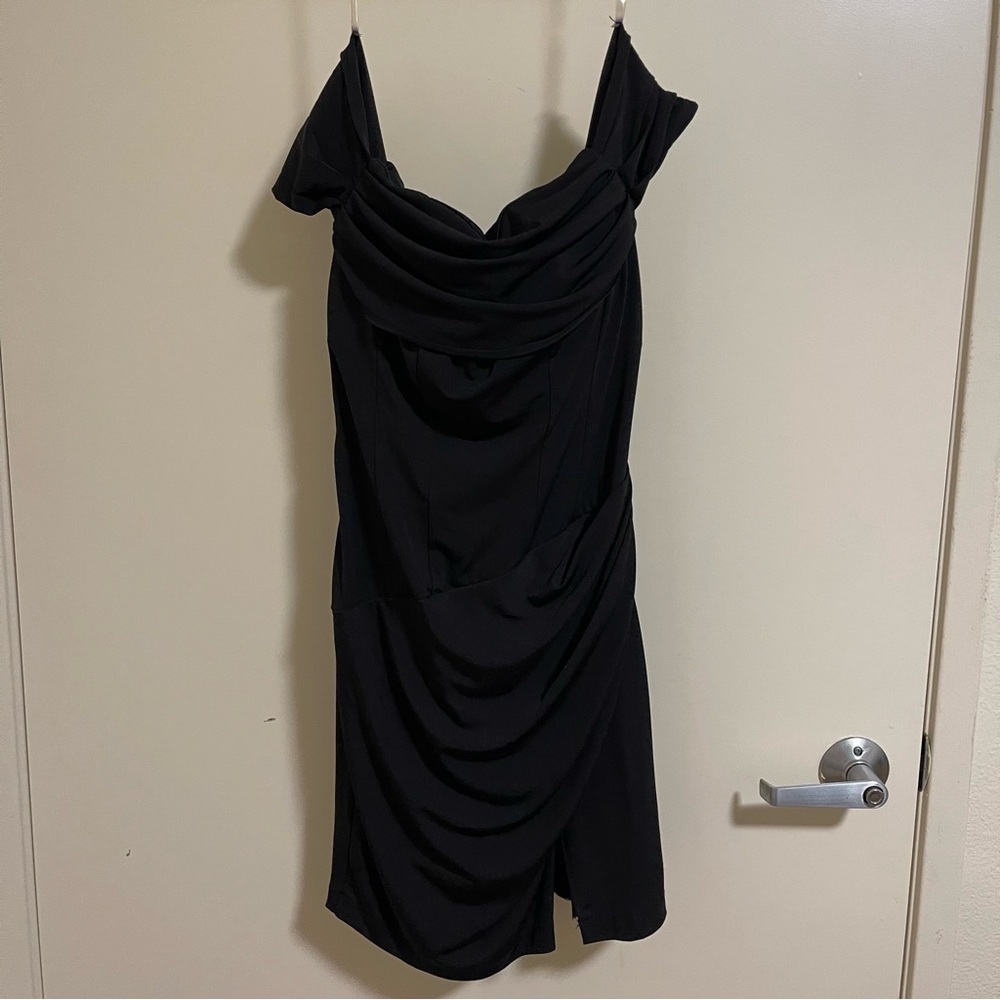 Emerald Sundae Women’s Black Off-the-Shoulder Mini Bodycon Dress (Size S)